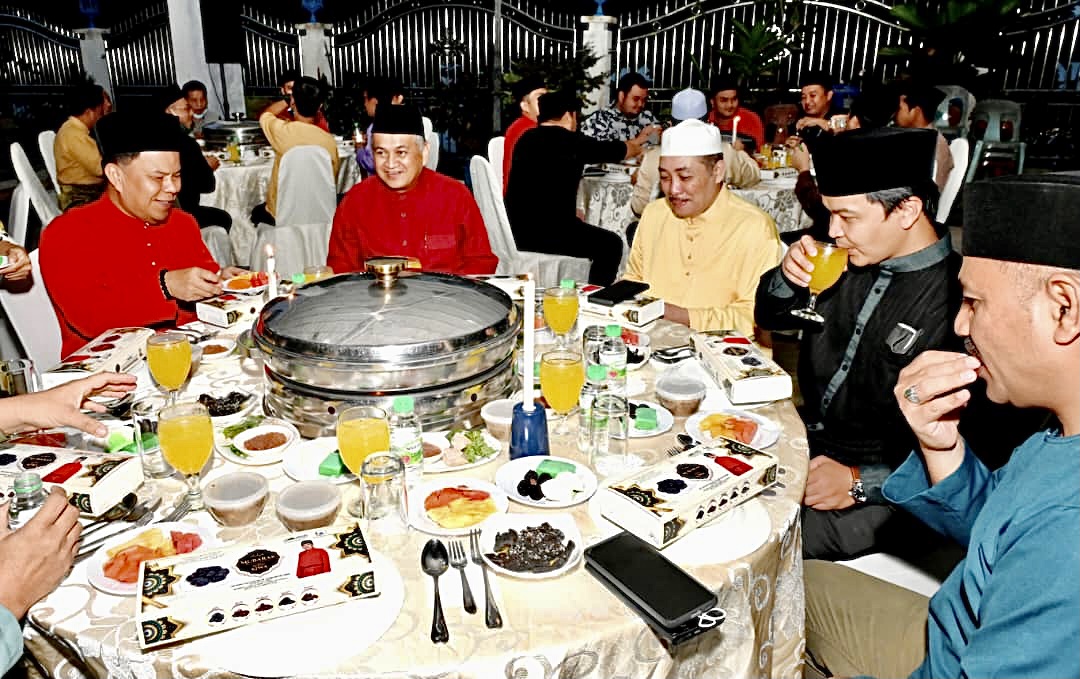 Ketua Menteri Sabah berbuka puasa bersama AJK BERSATU Tuaran