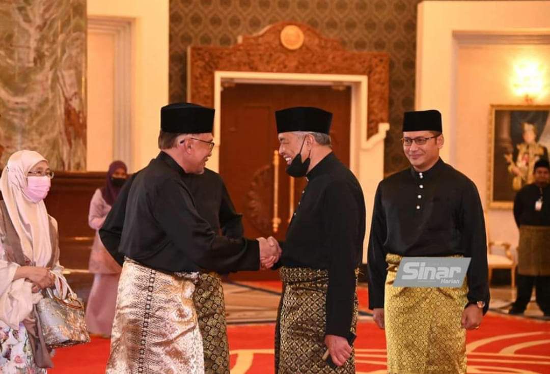 DUA SISI YB DATUK SERI DR AHMAD ZAHID HAMIDI