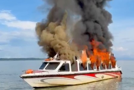 Insiden bot terbakar di Labuan, dua kanak-kanak melecur